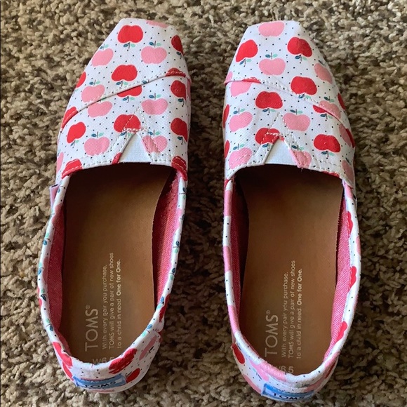 TOMS 🍎 - Picture 2 of 5